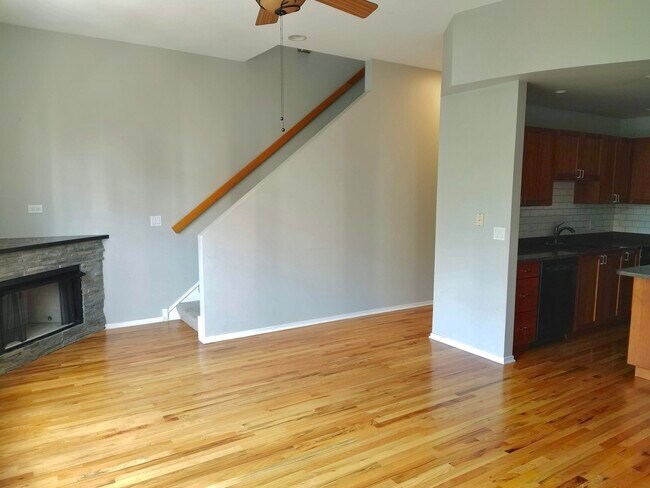 Foto del edificio - 2310 W Bloomingdale Ave