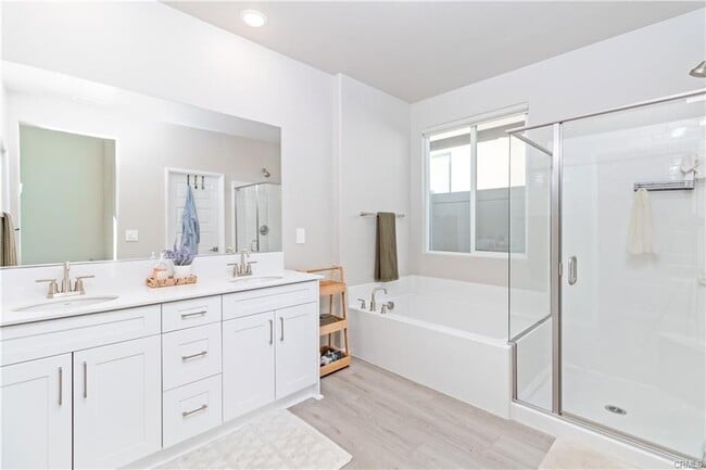 Building Photo - 1001 Pomelo Ave