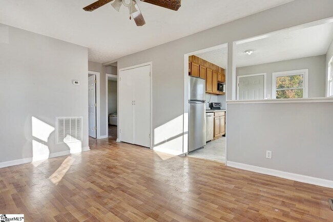 Foto del edificio - 731 Winding Creek Rd