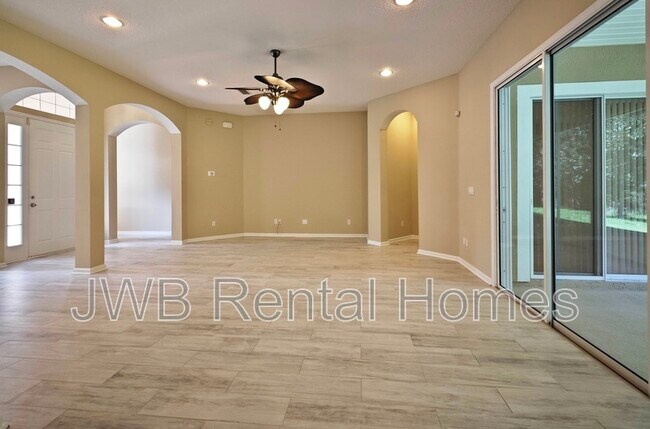 Foto del edificio - 5871 Brush Hollow Rd