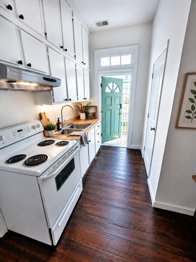 Photo - 201 Spring St House