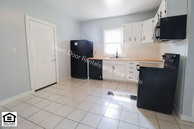 Building Photo - 927 Nuttman Ave