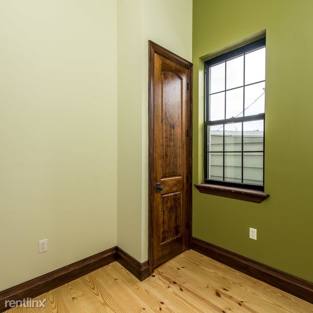 Building Photo - 689 Lorimer St