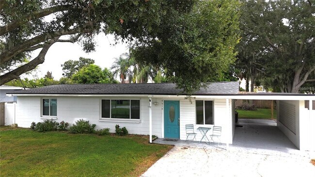 Foto del edificio - 9616 Pineridge Ave