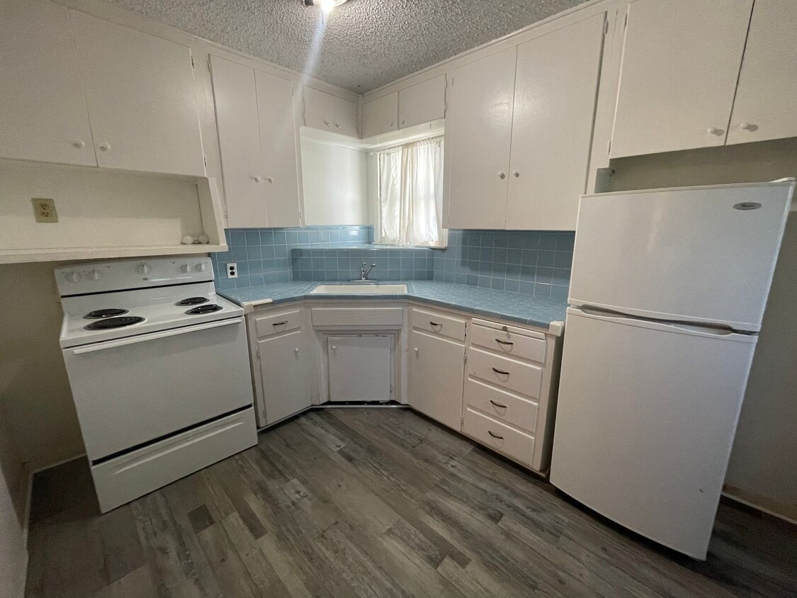 Primary Photo - 3 Bedroom Midwest City Home!