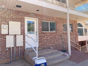 Building Photo - 1045 Canyon St