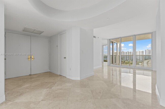 Foto del edificio - 19111 Collins Ave