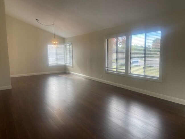 Building Photo - 2716 Cheryl Court Simi Valley, CA 93063