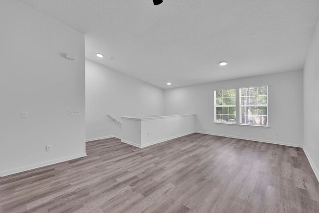 Foto del edificio - Welcome to this charming 3-bedroom, 2-bath...