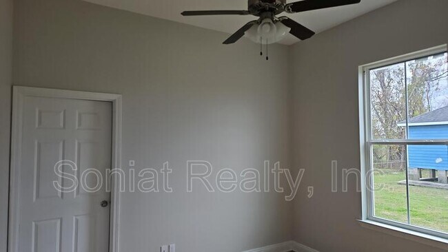 Building Photo - 2237 Jourdan Ave