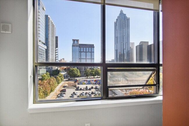Foto del edificio - 115 W Peachtree Pl NW