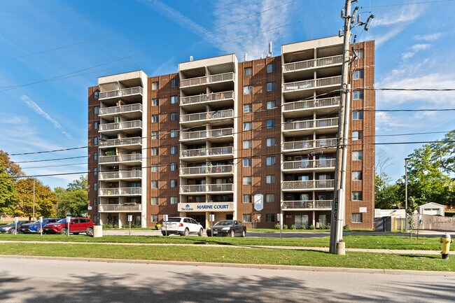 Photo du bâtiment - Marine Court Apartments