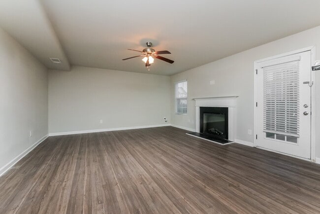 Building Photo - 405 Invector Ct