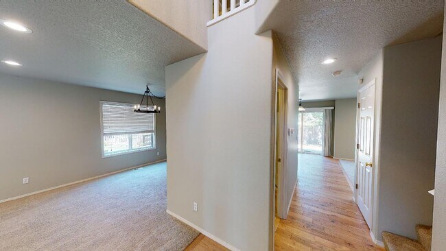 Foto del edificio - Wilsonville - Newly Updated 4 Bed + Bonus, Central Air, Cul-De-Sac!