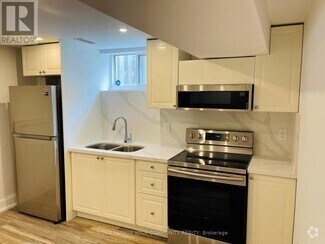 Building Photo - 32 Kitimat Crescent
