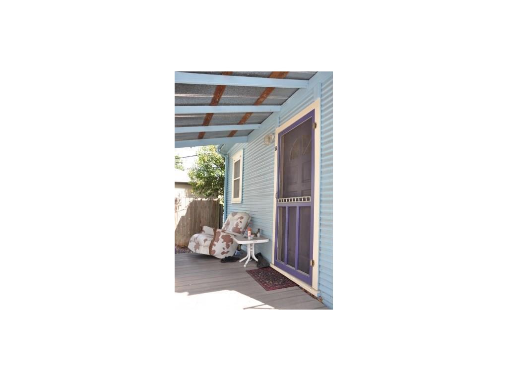 Primary Photo - Great Garage Apartment in Hyde Park!