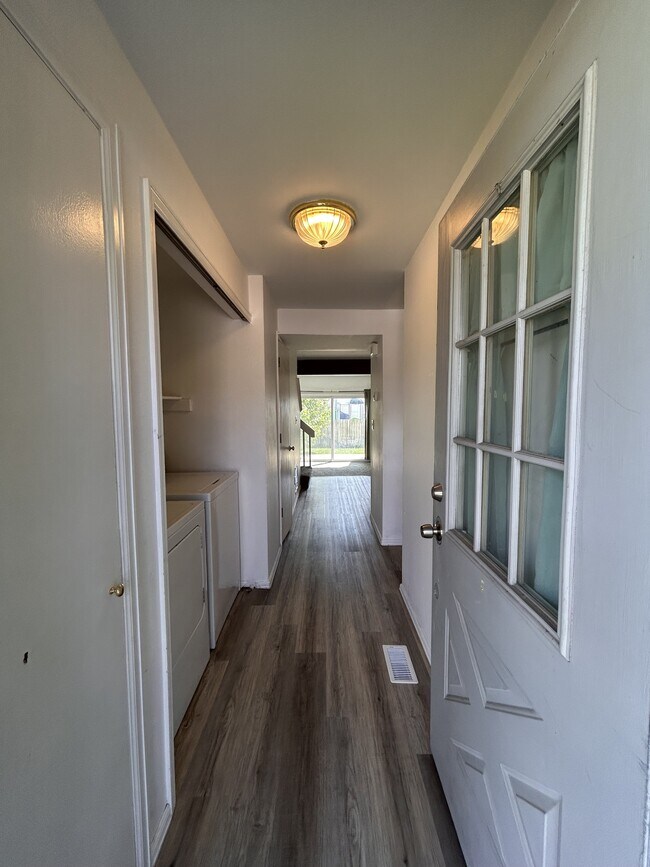 Foto del edificio - 954 Brant Hollow Ct