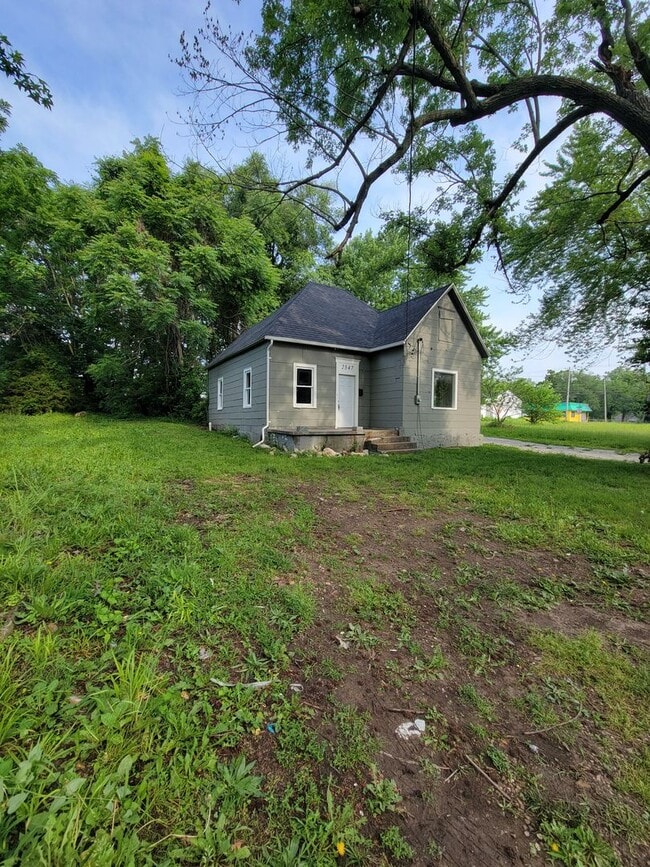 Building Photo - 2347 N Lyon Ave