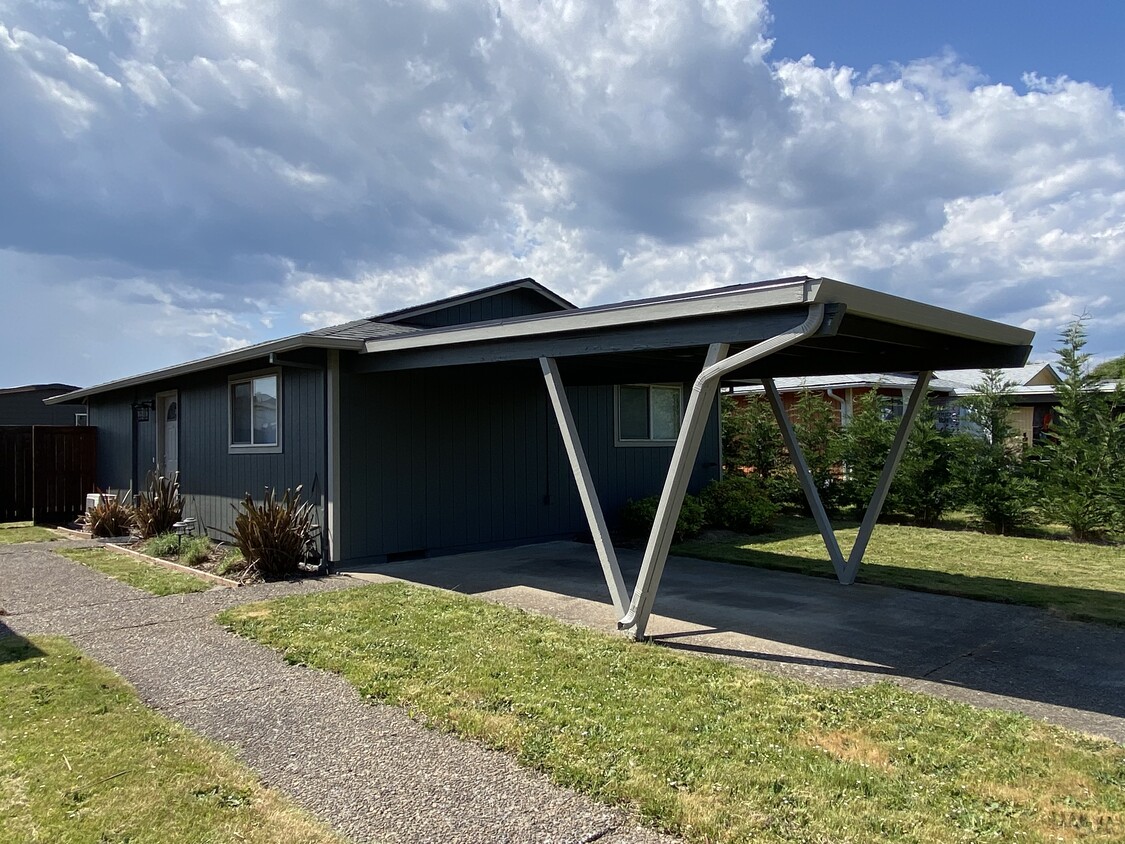 Foto principal - 625 NW Fenton St