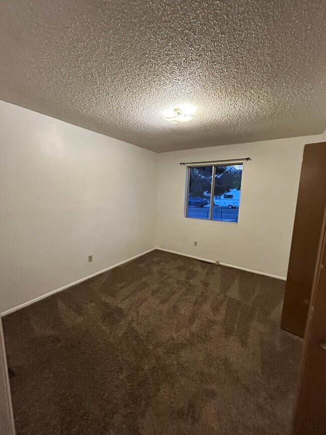 front bedroom - 668 Cedar St