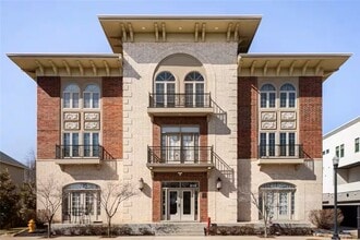 Building Photo - 212 SE A St