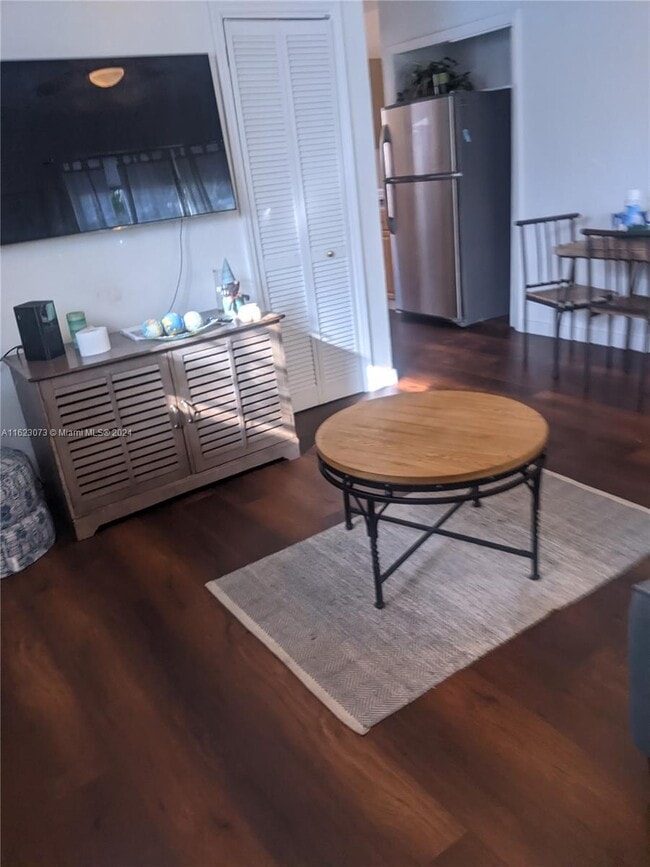 Foto del edificio - 7741 Hawthorne Ave