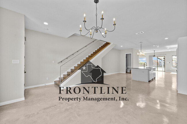 Building Photo - 4635 Calmont Ave