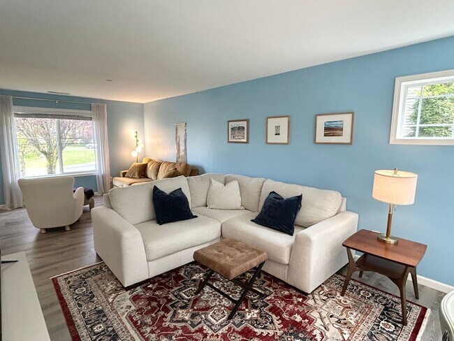 Foto del edificio - Updated 2 bedroom + loft, 2.5 bath DuPont Home