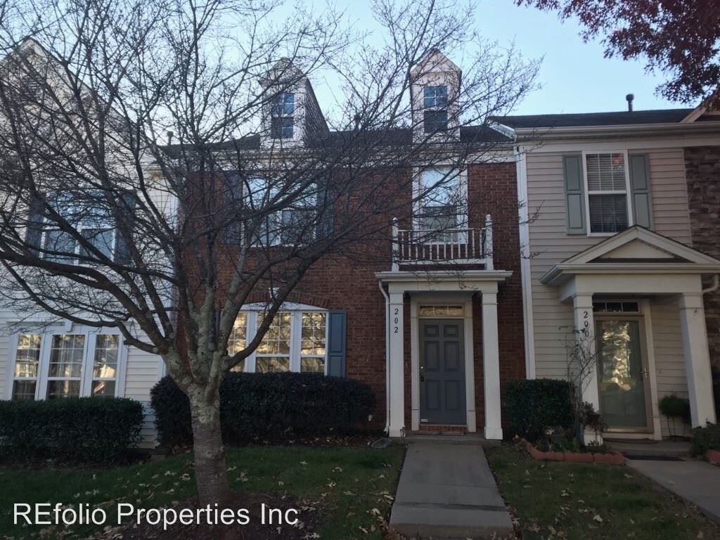 Primary Photo - 3 br, 2.5 bath House - 202 Walnut Woods Drive