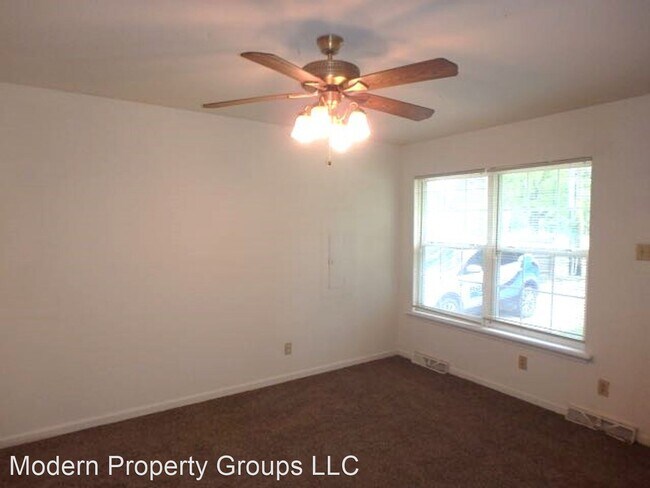 Building Photo - 3 br, 1 bath House - 114 Oak