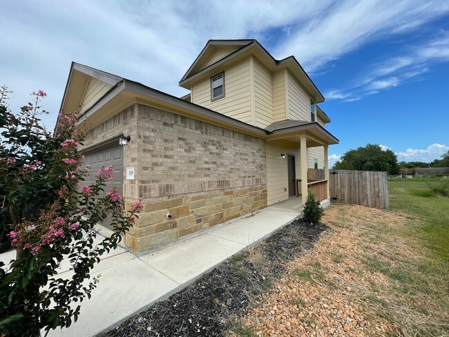 Building Photo - Luxury 3/2.5 Townhouse in NBTX