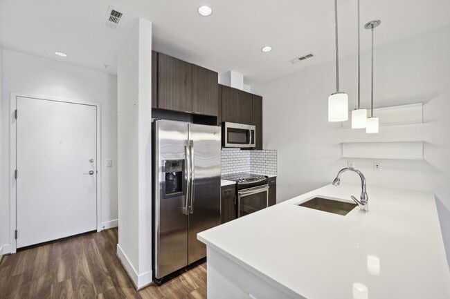 Foto del edificio - Modern 1 bed - 1 bath near H St Corridor