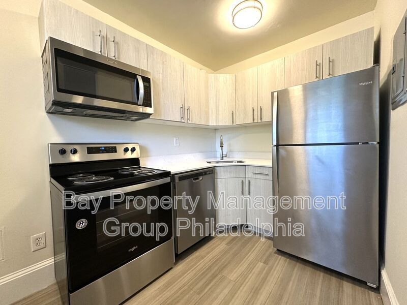 Primary Photo - 2809 W Queen Ln