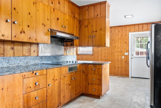 Foto del edificio - 615 Forestdale Dr