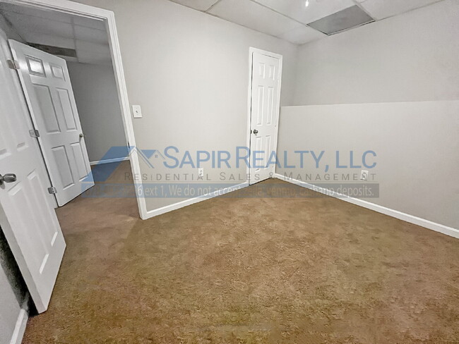 Building Photo - 220 Beechwood Ln