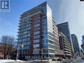 Building Photo - 180 York St