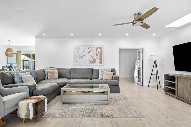 Building Photo - 124 Oregon Ln