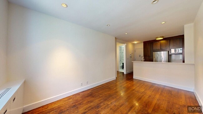 Building Photo - 156 Prince St