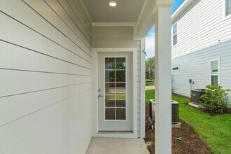 Building Photo - 212 Kara Lake Dr