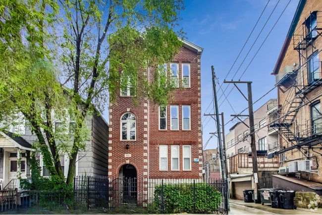 Building Photo - 1547 W Augusta Blvd
