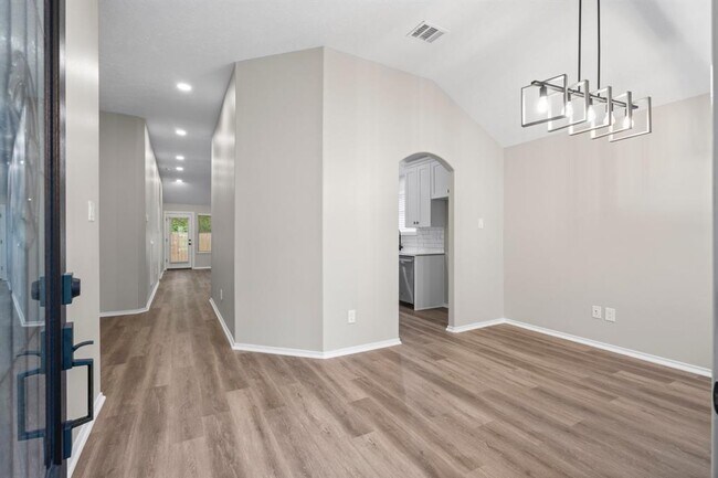 Building Photo - 18464 Sunrise Oaks Ct