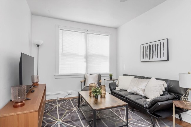 Foto del edificio - 738 DeMun