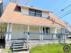 Building Photo - 1402 Prouty Ave