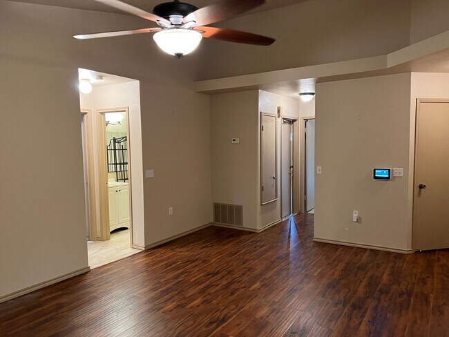 Building Photo - 8214 Spring Town St