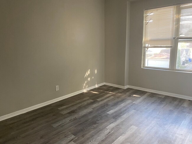 Building Photo - 7614 S Maryland Ave