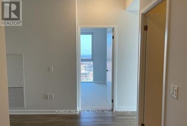 Photo du bâtiment - 4055-4055 Parkside Village Dr