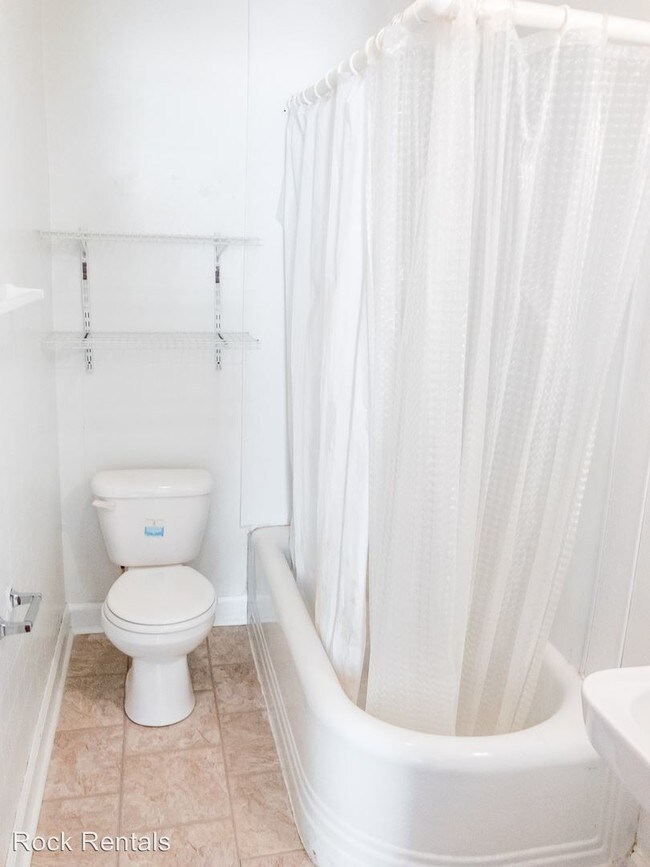 Foto del edificio - 1 br, 1 bath Apartment - 800 N Poplar St