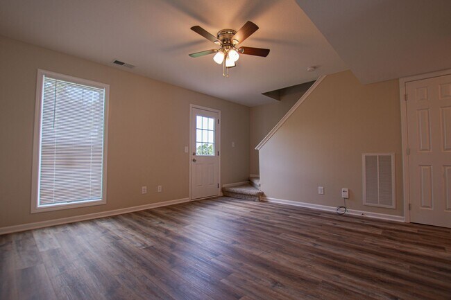 Foto del edificio - Pet Friendly Two Bedroom!
