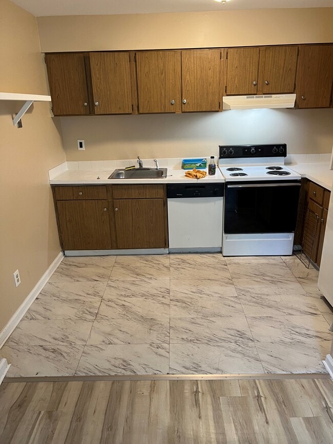275 Green St Unit 5L7, Beverly, NJ 08010 Condo for Rent in Beverly