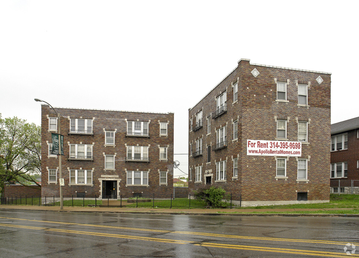 Building Photo - 4920-4924 Chippewa St